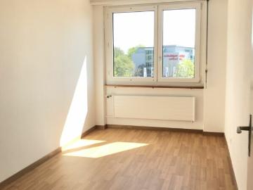 Attraktive 3 Zimmer Wohnung mit Balkon in Schwammendingen