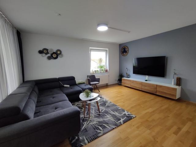 Attraktive 3 Zimmer Wohnung mit Einbauküche, Garten und PV Potenzial