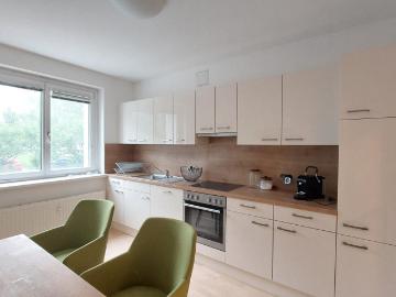 Attraktive 3 Zimmer Wohnung mit Loggia und Parkplatz bezugsbereit!
