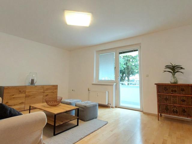 Attraktive 3 Zimmer Wohnung mit Loggia und Parkplatz bezugsbereit!