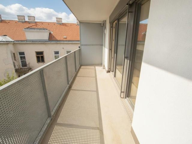 Attraktive 3 Zimmer Wohnung mit Loggia nahe Denglerpark