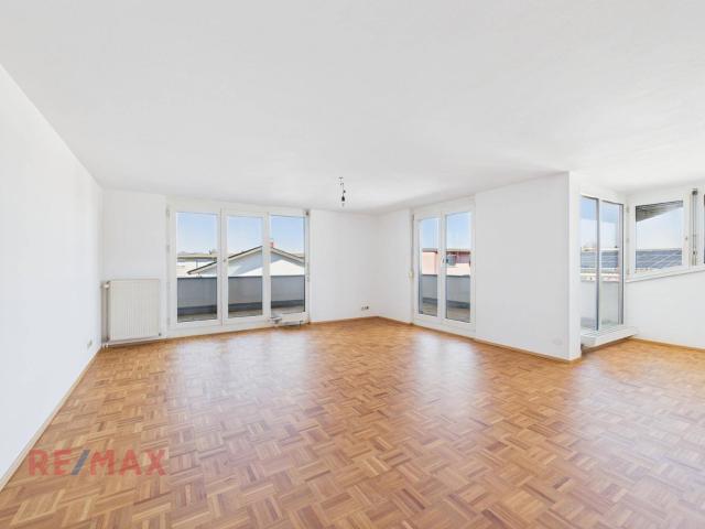 Attraktive 3 Zimmer Wohnung mit 2 Tiefgaragenplätzen in Hard