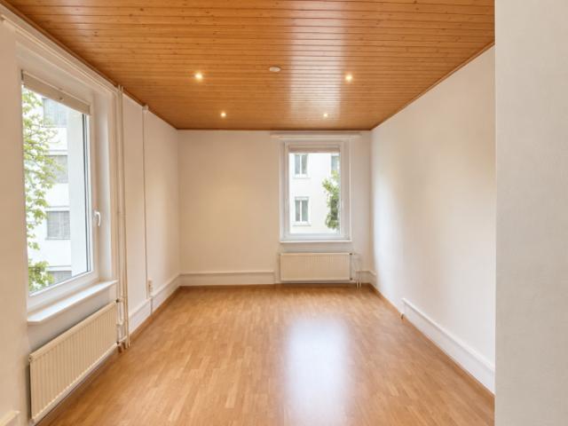 Attraktive 3 Zimmerwohnung im 1. OG unmittelbar von Basel Binningen/Dorenbach