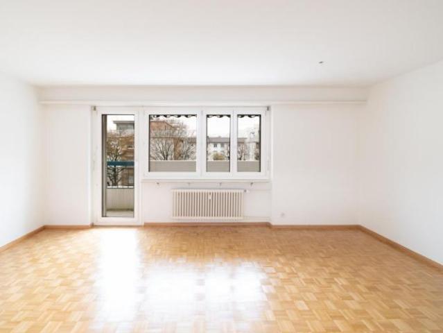 ATTRAKTIVE 3 ZIMMERWOHNUNG MIT BALKON
