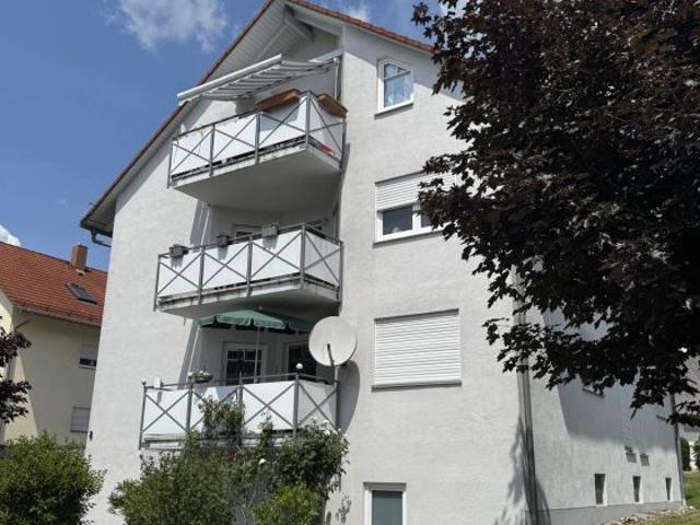 Attraktive 4,5 Zi. Wohnung im 1.OG mit Südbalkon, Garage und Stellplatz, in naturnaher Lage!