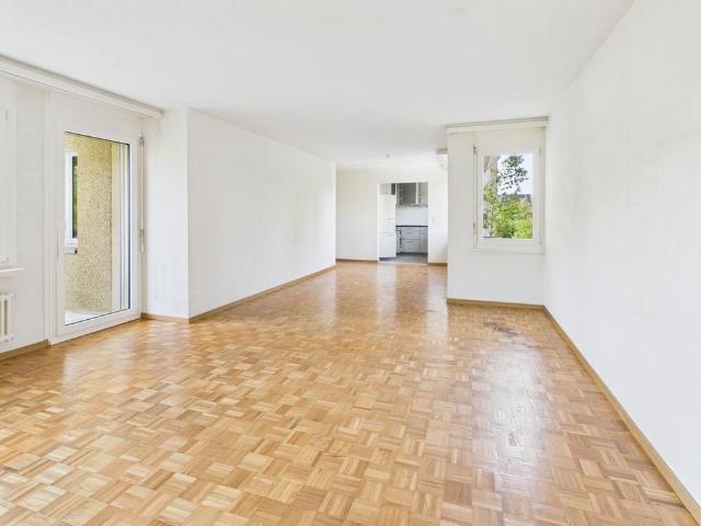 Attraktive 4.5 Zimmerwohnung im 3. Obergeschoss in Glattbrugg