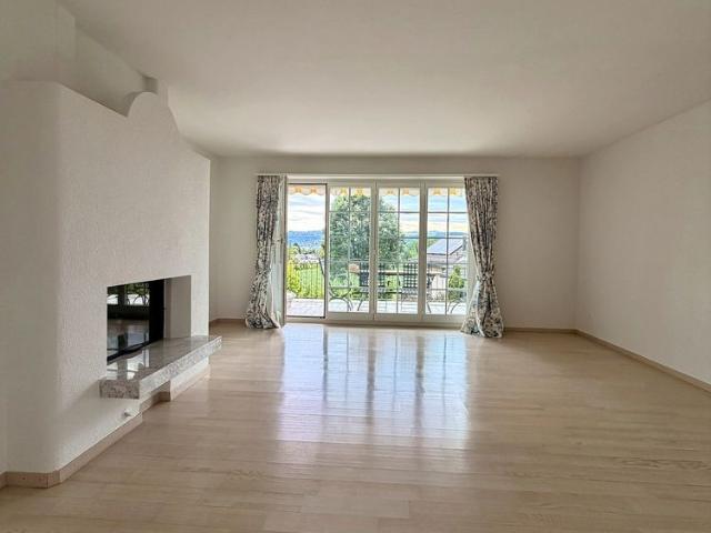 Attraktive 4.5 Zimmerwohnung in Uetikon am See