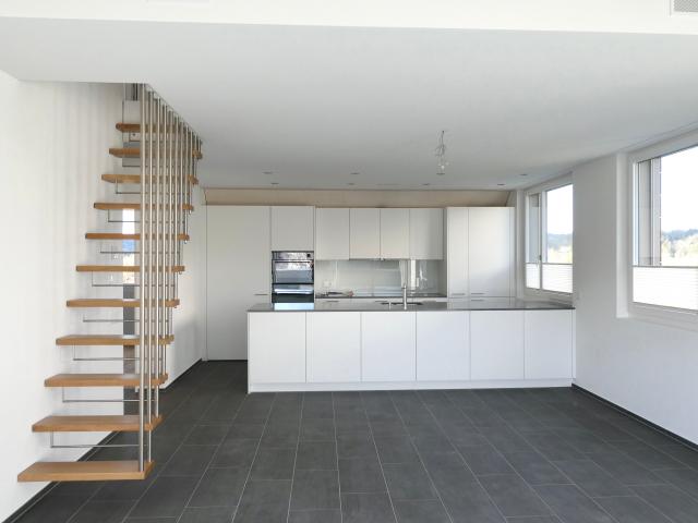 Attraktive 4.5 Zimmer Attikawohnung an ruhiger Lage mit sonniger Terrasse