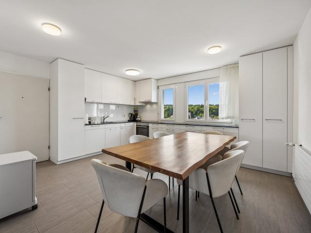 Attraktive 4.5 Zimmer Wohnung im obersten Geschoss mit Lift und neuer Küche
