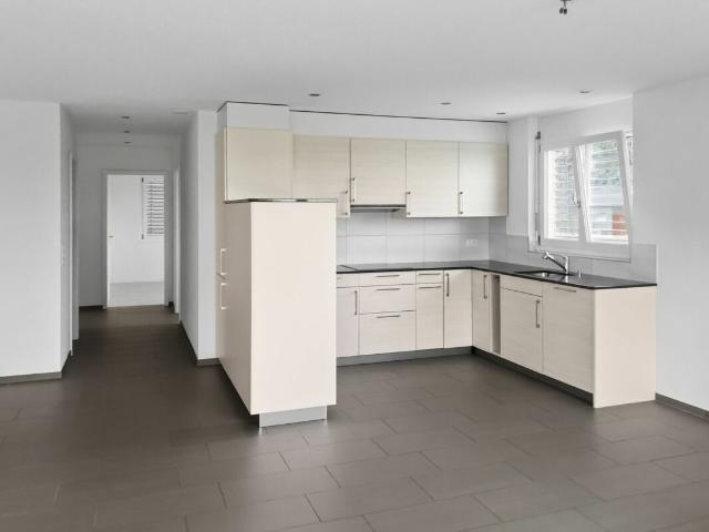 Attraktive 4.5 Zimmer Wohnung mit sonnigem Balkon