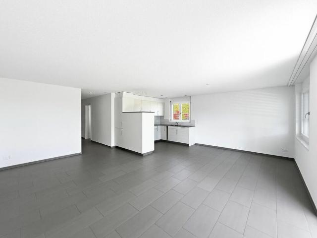 Attraktive 4.5 Zimmer Wohnung mit sonnigem Balkon
