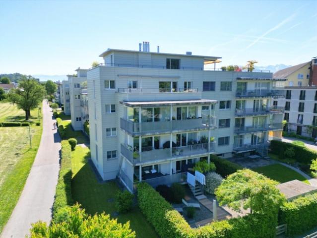 Attraktive 4.5 Zimmer Wohnung mit Schwedenofenanschluss im beliebten Hanfländer Quartier