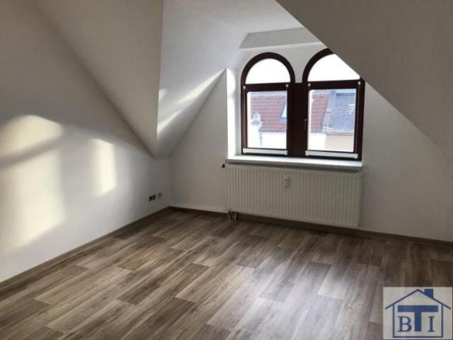 Attraktive 4 Raum Dachgeschoß Wohnung in ruhiger Seitenstraße