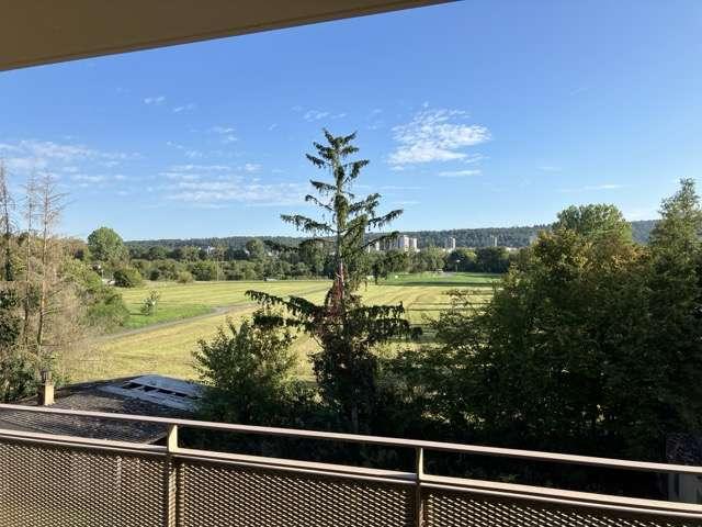 Attraktive 4 Zi Whg mit großem Süd Balkon in Stuttgart Hausen