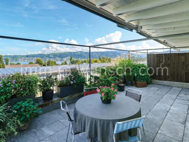 Attraktive 4 ½ Zimmer Maisonettewohnung mit See und Bergsicht in Hünenberg