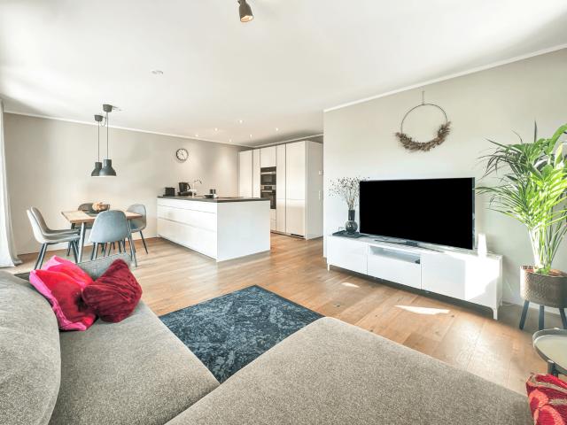 Attraktive 4 Zimmer Dachgeschosswohnung in Kleinwohnanlage