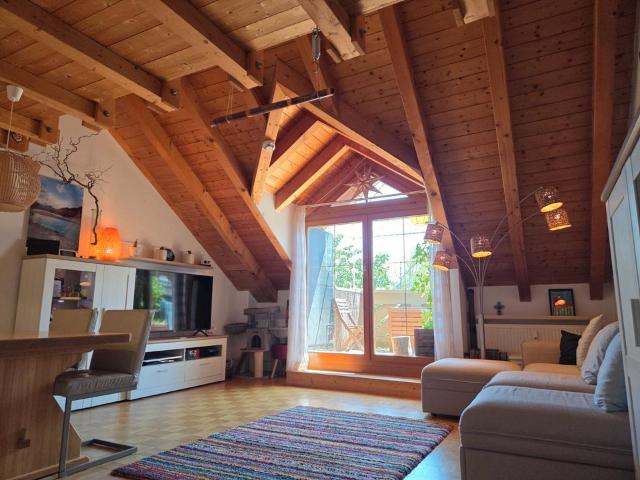 Attraktive 4 Zimmer Dachgeschosswohnung in Putzbrunn