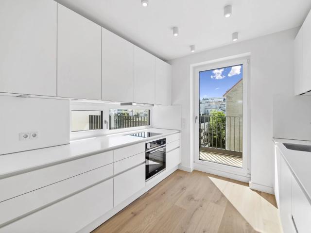 Attraktive 4 Zimmer DG Wohnung mit zwei Terrassen in bester Lage nahe Schloss Belvedere zu vermieten!
