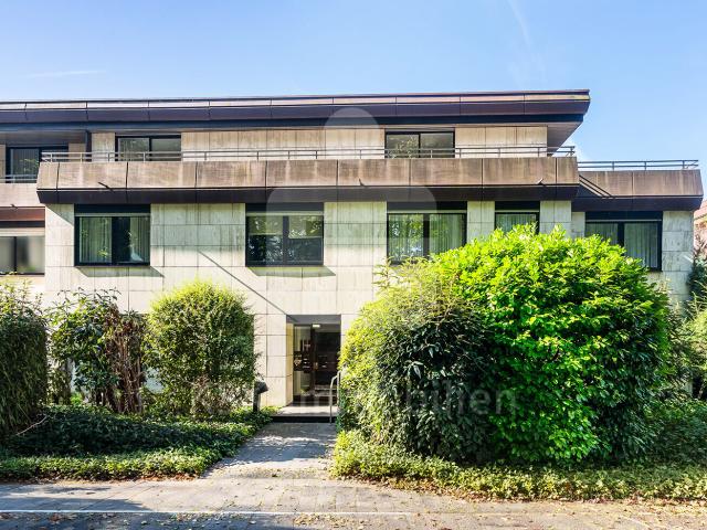 Attraktive 4 Zimmer Eigentumswohnung mit großem Balkon und Tiefgaragenstellplatz!
