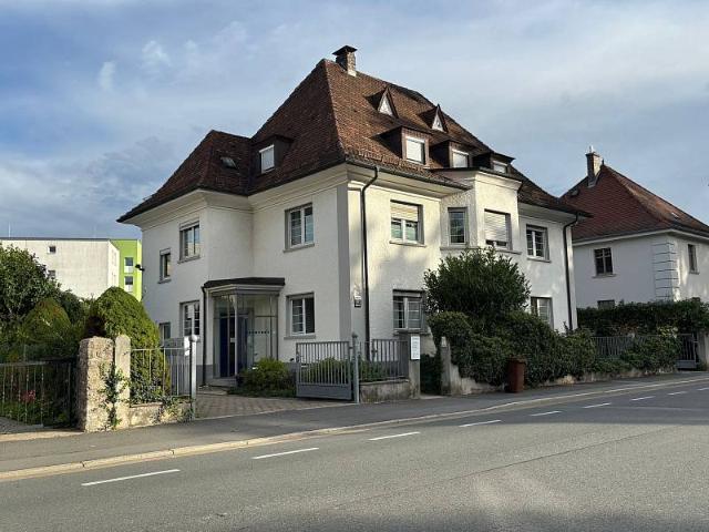 Attraktive 4 Zimmer Wohnung als WG nur für Studenten, 400 € pro Bewohner
