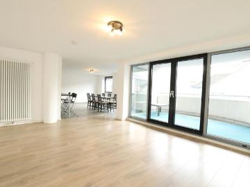 Attraktive 4 Zimmer Wohnung mit offener Küche und Balkon in guter Lage