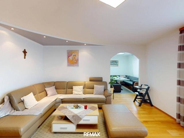 Attraktive 4 Zimmer Wohnung mit Balkon und viel Licht!
