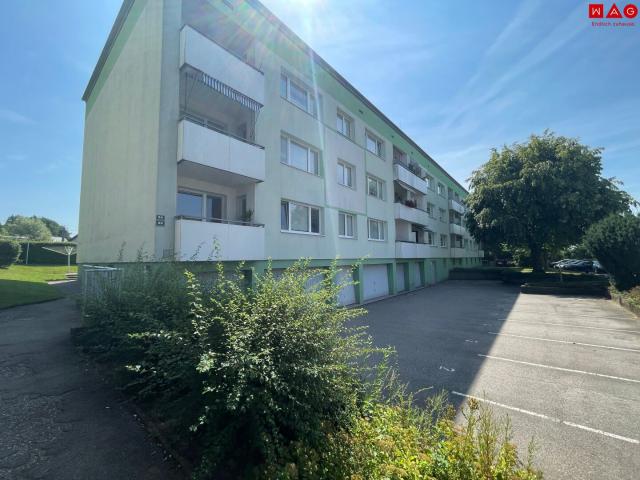 attraktive 4 zimmer wohnung mit balkon & stellplatz in schärding! badezimmer & wc werden saniert! ab 01.08.2026 verfügbar!
