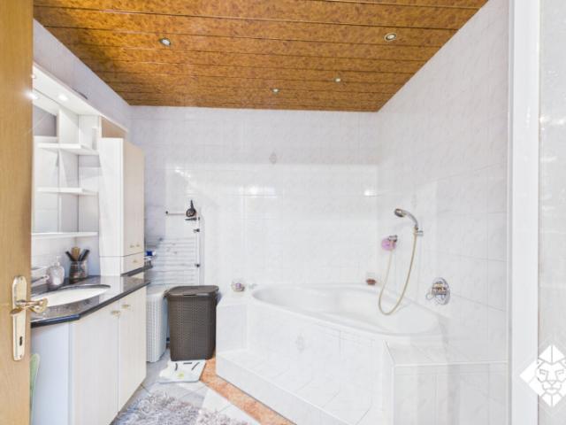 Attraktive 4 Zimmer Wohnung mit großzügiger Terrasse zu kaufen!