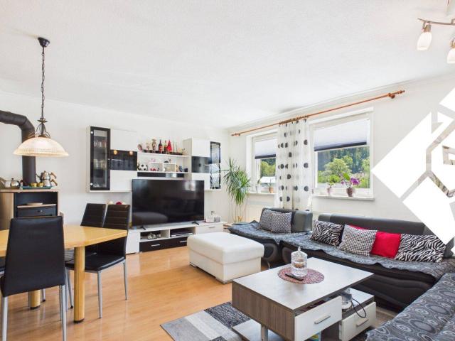 Attraktive 4 Zimmer Wohnung mit großzügiger Terrasse zu kaufen!