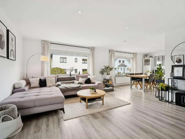 Attraktive 4 Zimmer Wohnung mit Terrasse, Gartenzugang und Garage in Hadamar