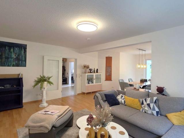 Attraktive 4 Zimmer Wohnung vis á vis des Kanal in Misburg!