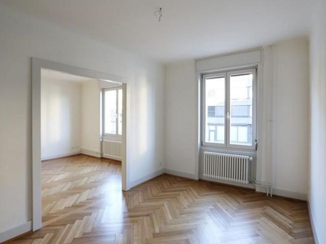Attraktive 4 Zimmerwohnung in renoviertem Altbau direkt beim Voltaplatz