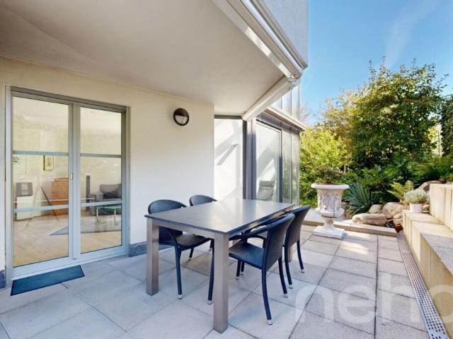 Attraktive 5.5 Zimmer Triplex Wohnung mit privatem Garten
