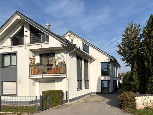 Attraktive 5 Zimmer Wohnung mit Balkon und Dachterrasse