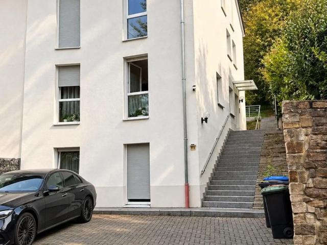 Attraktive 90 m² Maisonettewohnung über zwei Etagen UG + OG mit eigener Terrasse in ruhiger Wohnlage