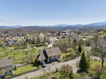 Attraktives 5.5 Zimmer Einfamilienhaus mit Terrasse und Balkon