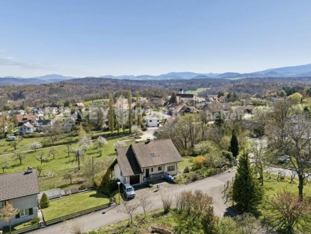 Attraktives 5.5 Zimmer Einfamilienhaus mit Terrasse und Balkon