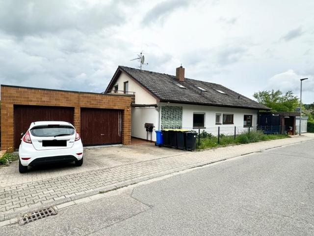 Attraktives 3 Familienhaus mit Garten & Garage in PF Würm