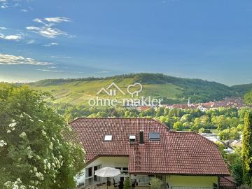 Attraktives 1–Familienhaus und großem Garten und traumhafter Aussicht sowie Doppelgarage