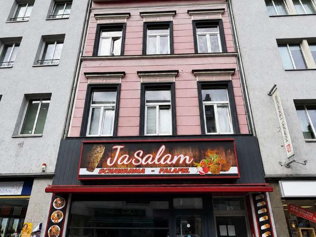 Attraktives Wohn und Geschäftshaus mit Altbaucharme im Herzen von Köln Zollstock