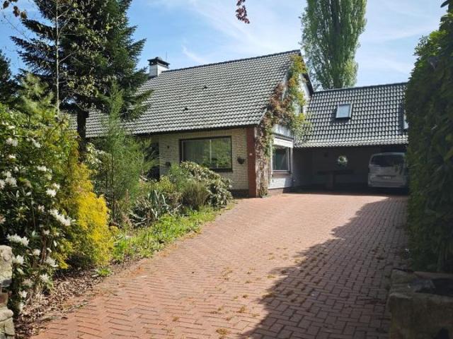 Attraktives Wohnen & Arbeiten: Gepflegtes Einfamilienhaus mit eig