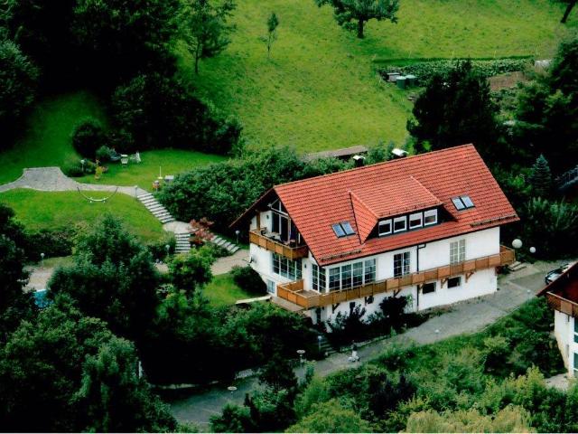 Attraktives Wohnen, Haus im Haus, 2 Stellplätze, Außenbereiche