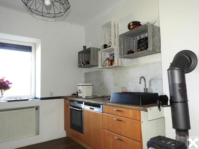 Attraktives Wohnhaus mit Zwei Wohneinheiten und Garten Nahe Wien