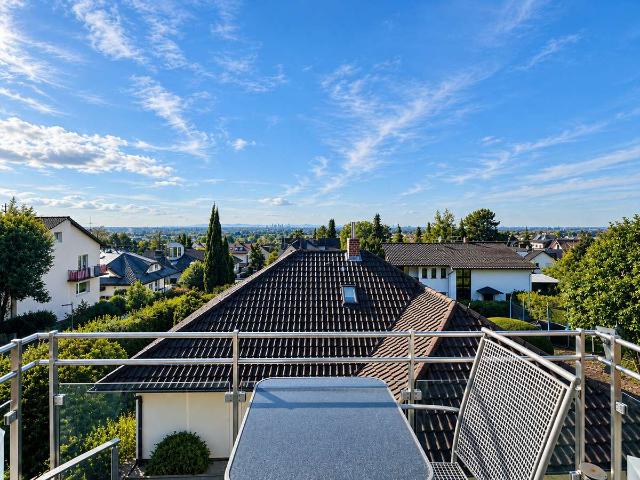 Attraktives Zweifamilienhaus in begehrter Lage an den Weinbergen