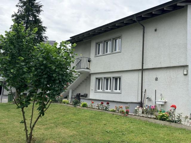 Attraktives Zweifamilienhaus in der Zone W3