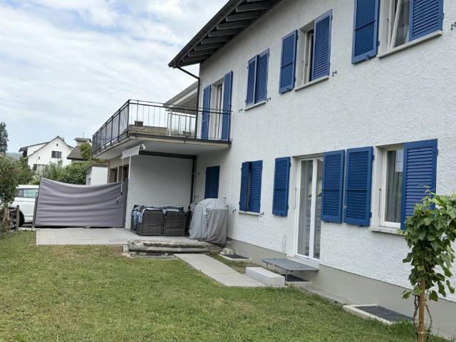 Attraktives Zweifamilienhaus in der Zone W3