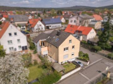 Attraktives Dreiparteienhaus mit großzügigem Grundstück in Oberhaid