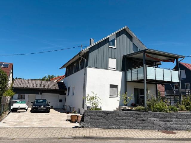Attraktives Ein Zweifamilienhaus in Gingen