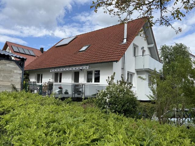 ATTRAKTIVES EIN /ZWEIFAMILIENWOHNHAUS MIT GARAGE IN WESTHEIM