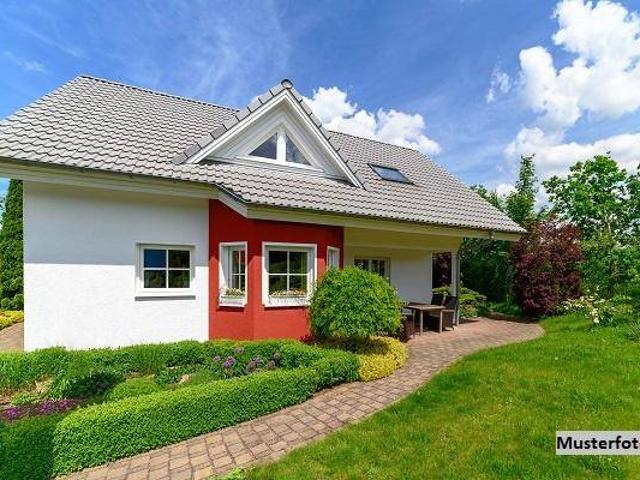 Attraktives Einfamilienhaus in guter Lage mit großzügiger Terrasse & Wintergarten